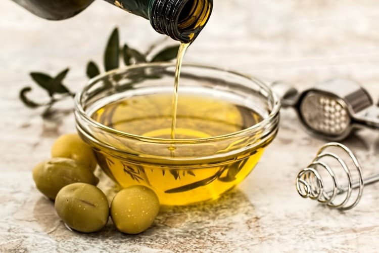 eating for hormone balance olives olive oil