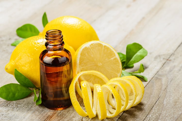 thieves essential oil helps sore throats lemon