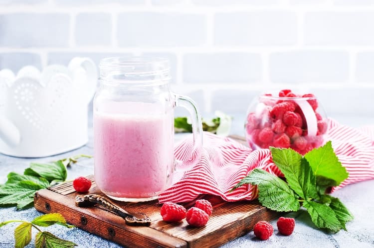 raspberries and mint are some of the best weight loss smoothie ingredients 