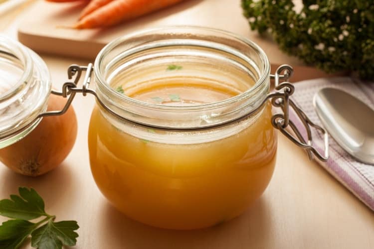 tips for maintaining a healthy gut and hormones with bone broth