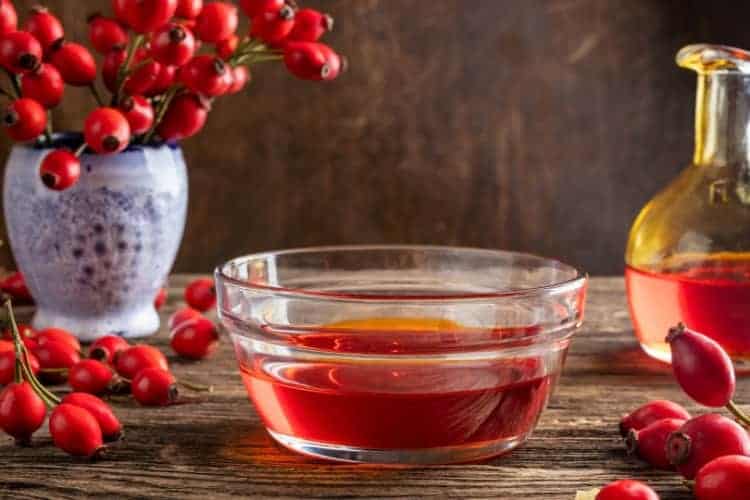 The Difference Between Rosehip Oil and Rosehip Seed Oil: Benefits, Which Is Best and How to Use