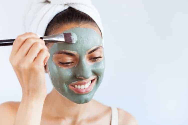 How to Use a Face Mask: Instructions to Apply and Remove