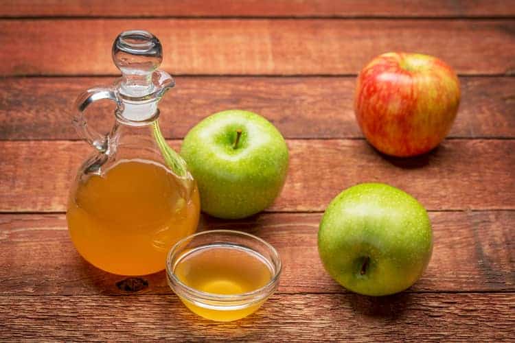 apple cider vinegar in bottle and bowl