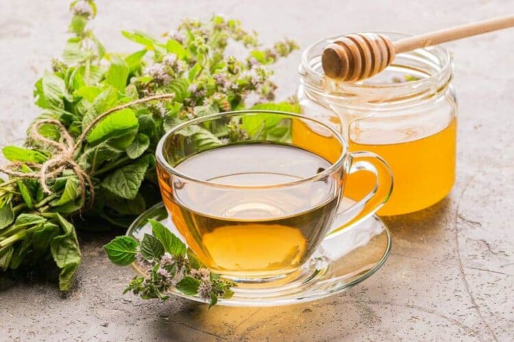 peppermint tea and leaves with honey