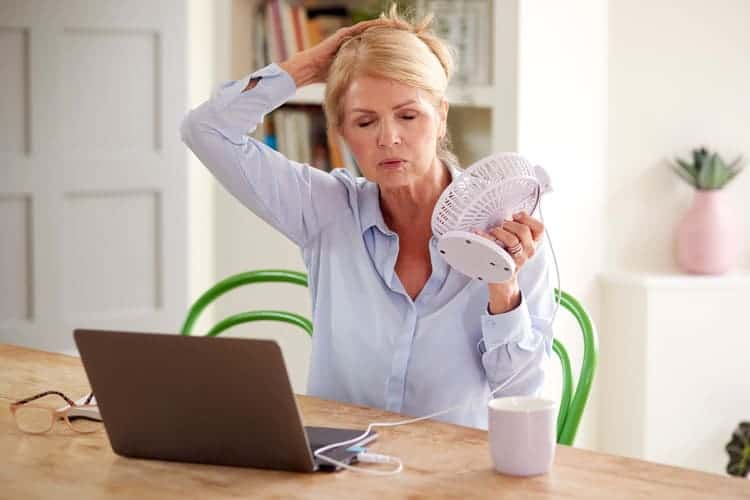 how peppermint essential oil helps with hot flashes